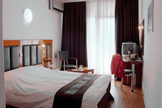 Elpida City Hotel Серрес Номер фото